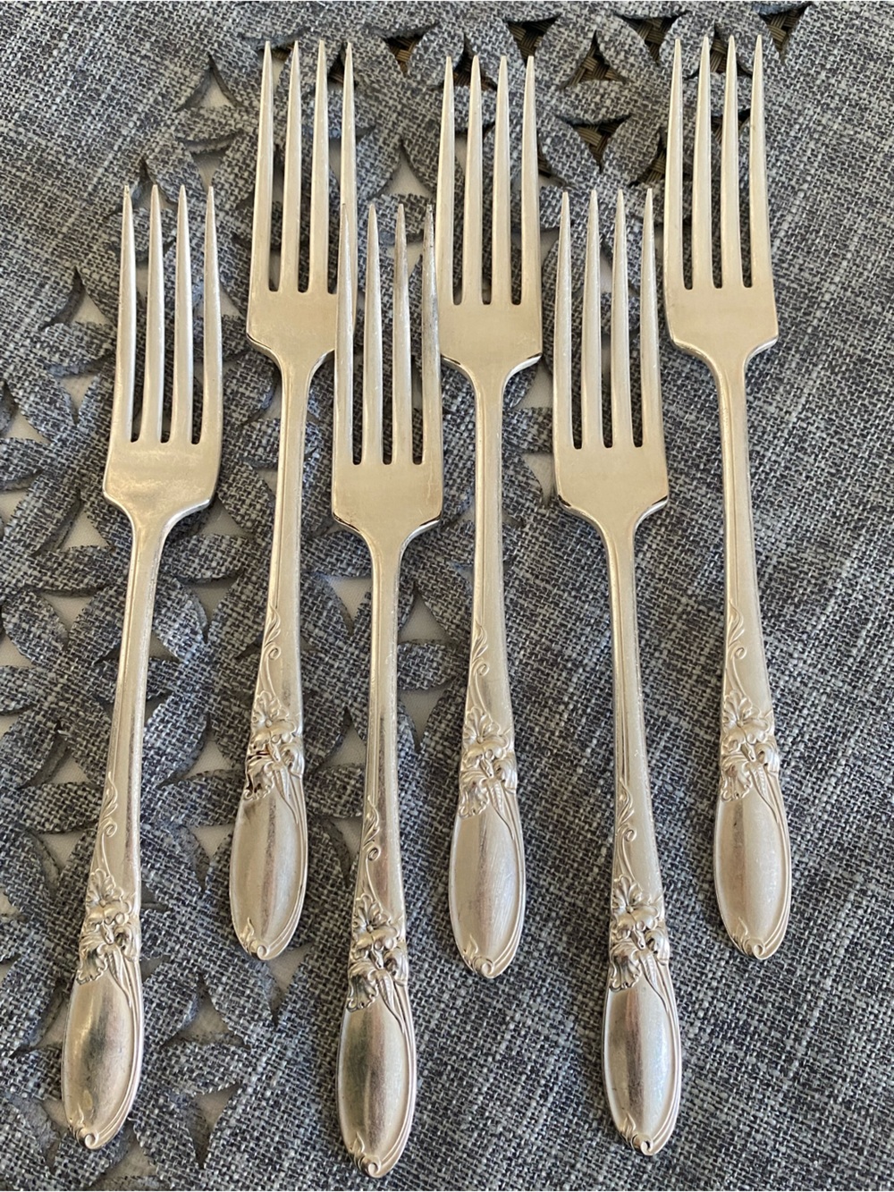 Oneida Coommunity Vintage-Style Silver Flatware Set with Floral Handles - Silver - Picture 9 of 16